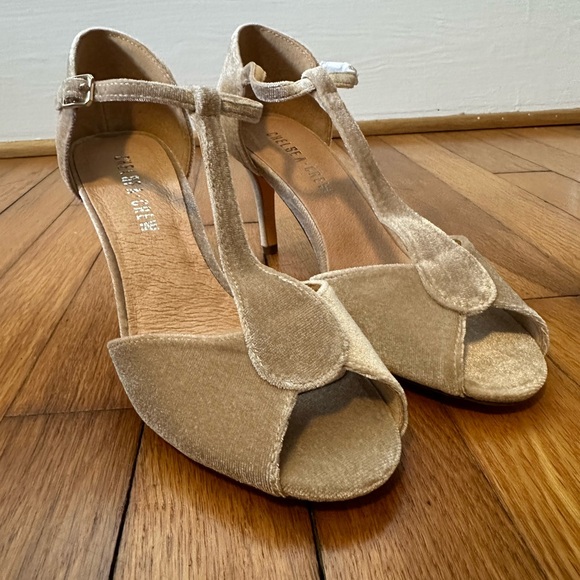 Chelsea Crew Blondie t-strap velvet heels - Picture 2 of 6